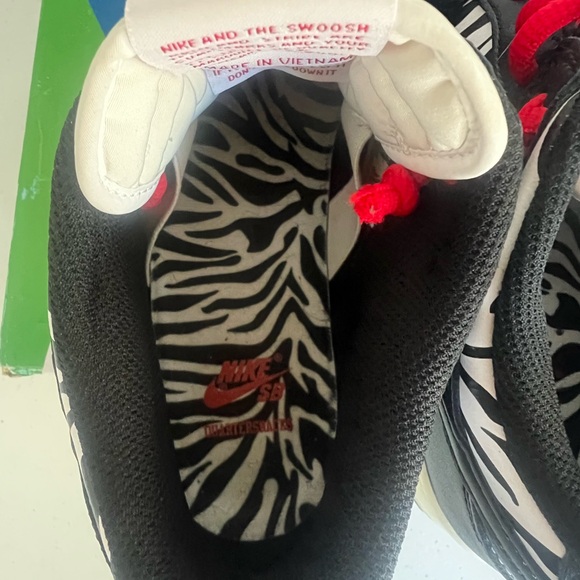 Nike Sb Dunk low og qs Quartersnacks size 8.5 Zebra print new in box. - Picture 10 of 16